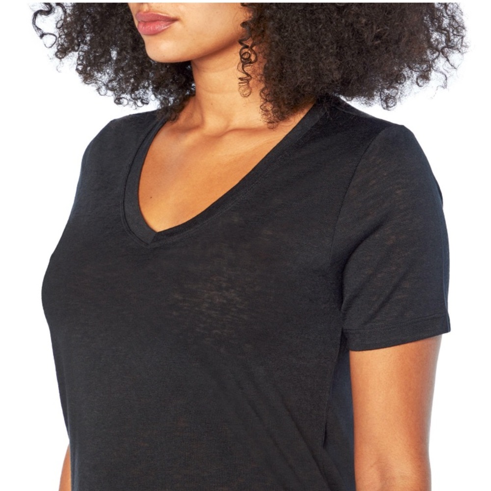 2 pack NWT Gap V-neck tee shirt (x-small)